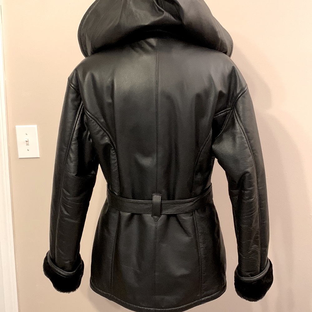 Like new Wilson’s leather coat - Picture 7 of 14